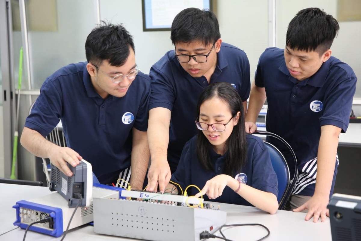 Khoa Công nghệ thông tin tại các trường đại học ở miền Trung
