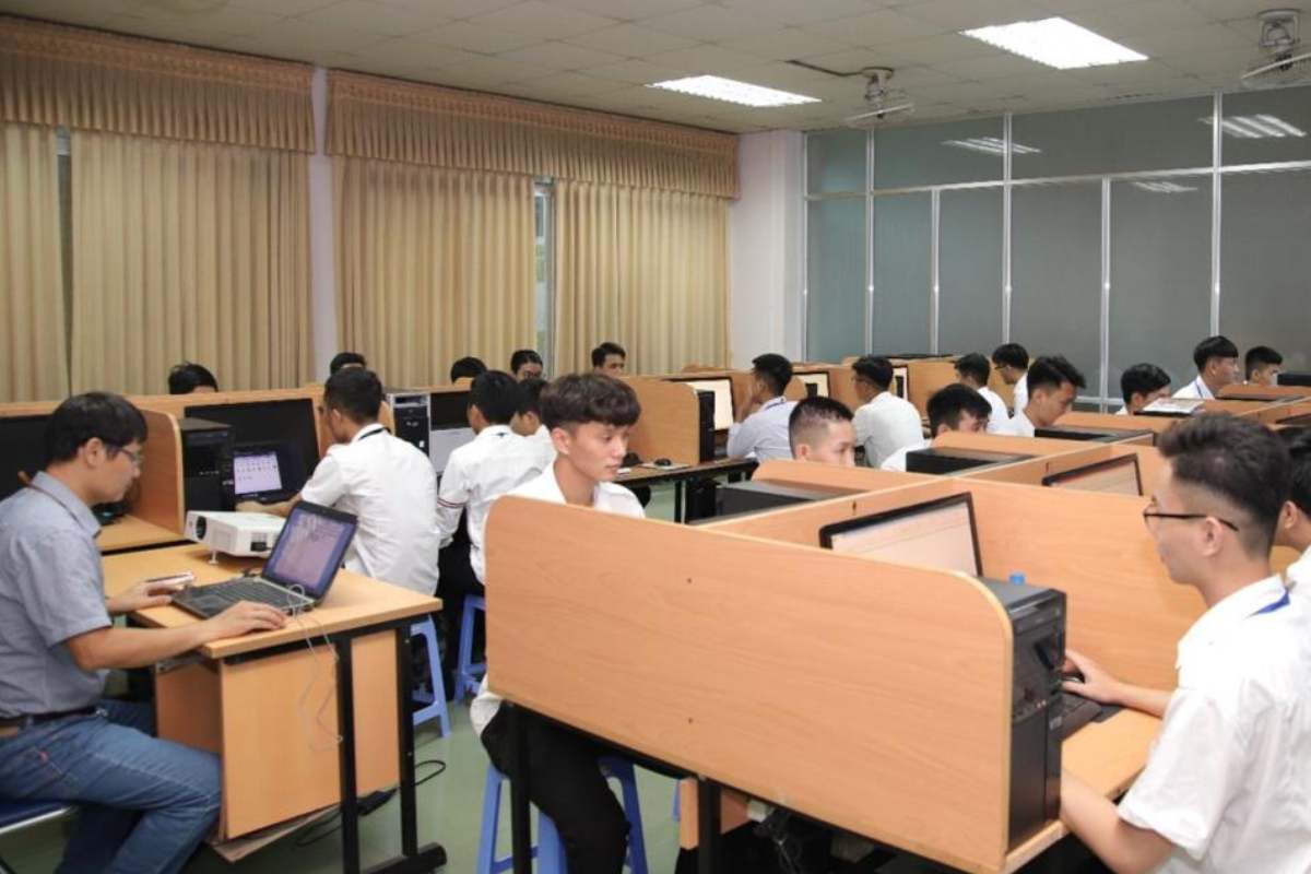 Học ngành công nghệ thông tin có khó không?