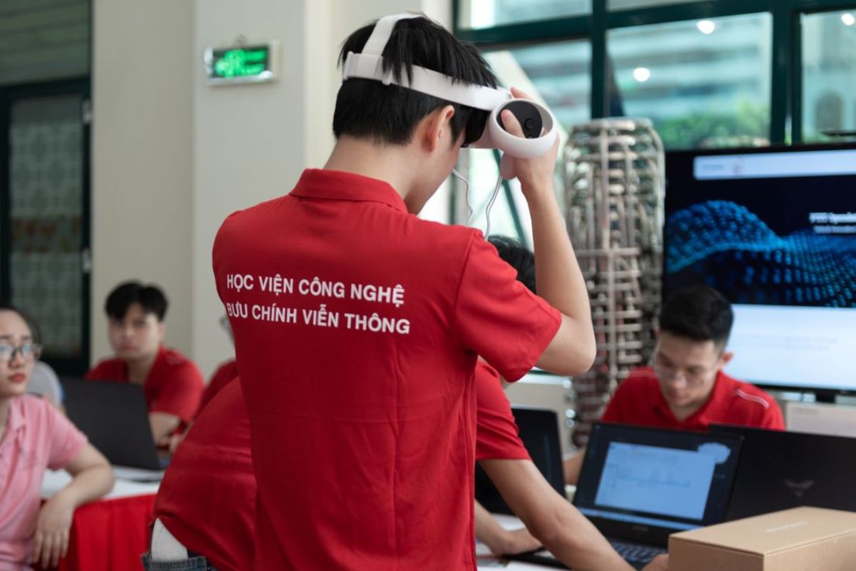 Trường Đại học Công nghệ - ĐHQG Hà Nội và Học viện Công nghệ Bưu chính Viễn thông (PTIT)